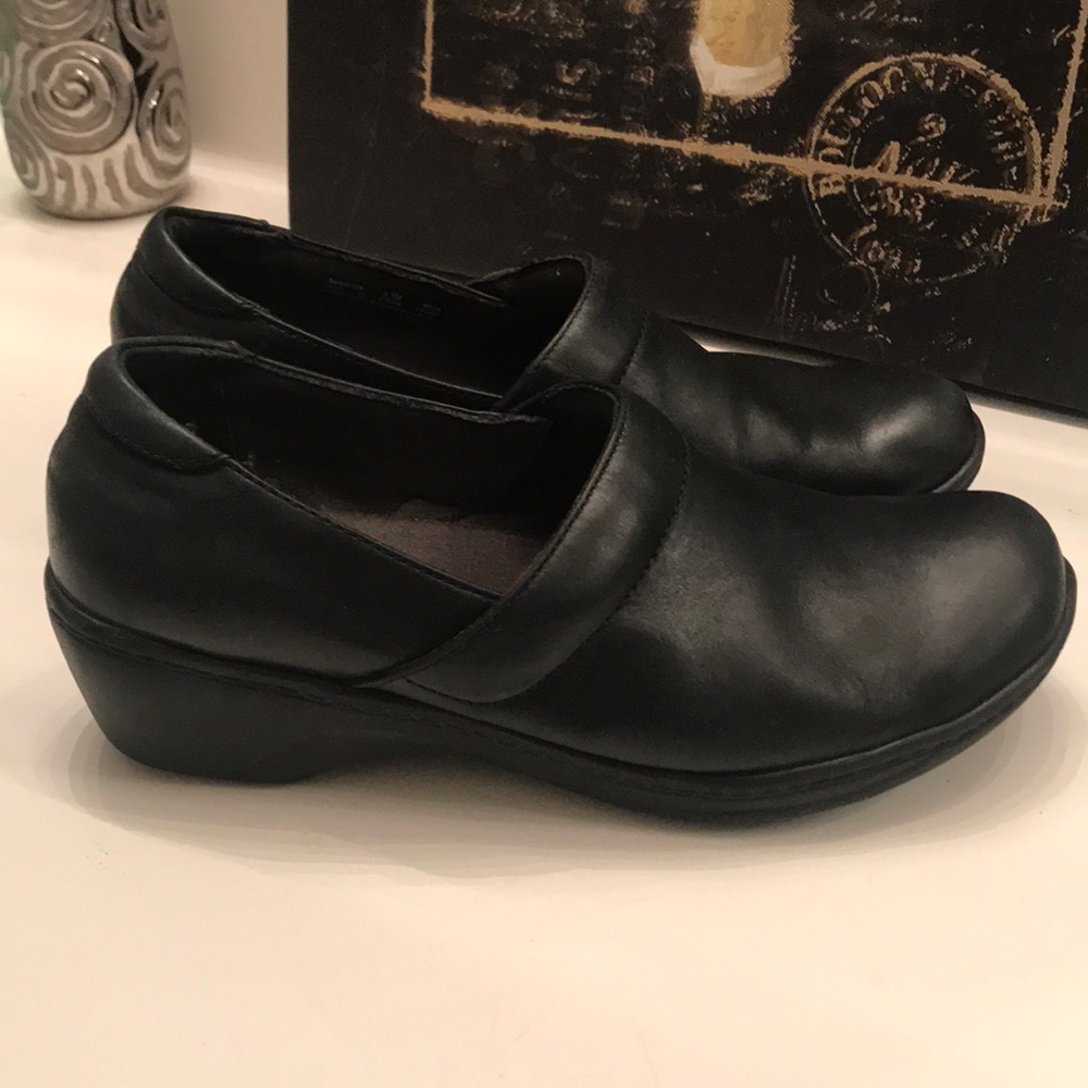 Clarks clogs size 6.5